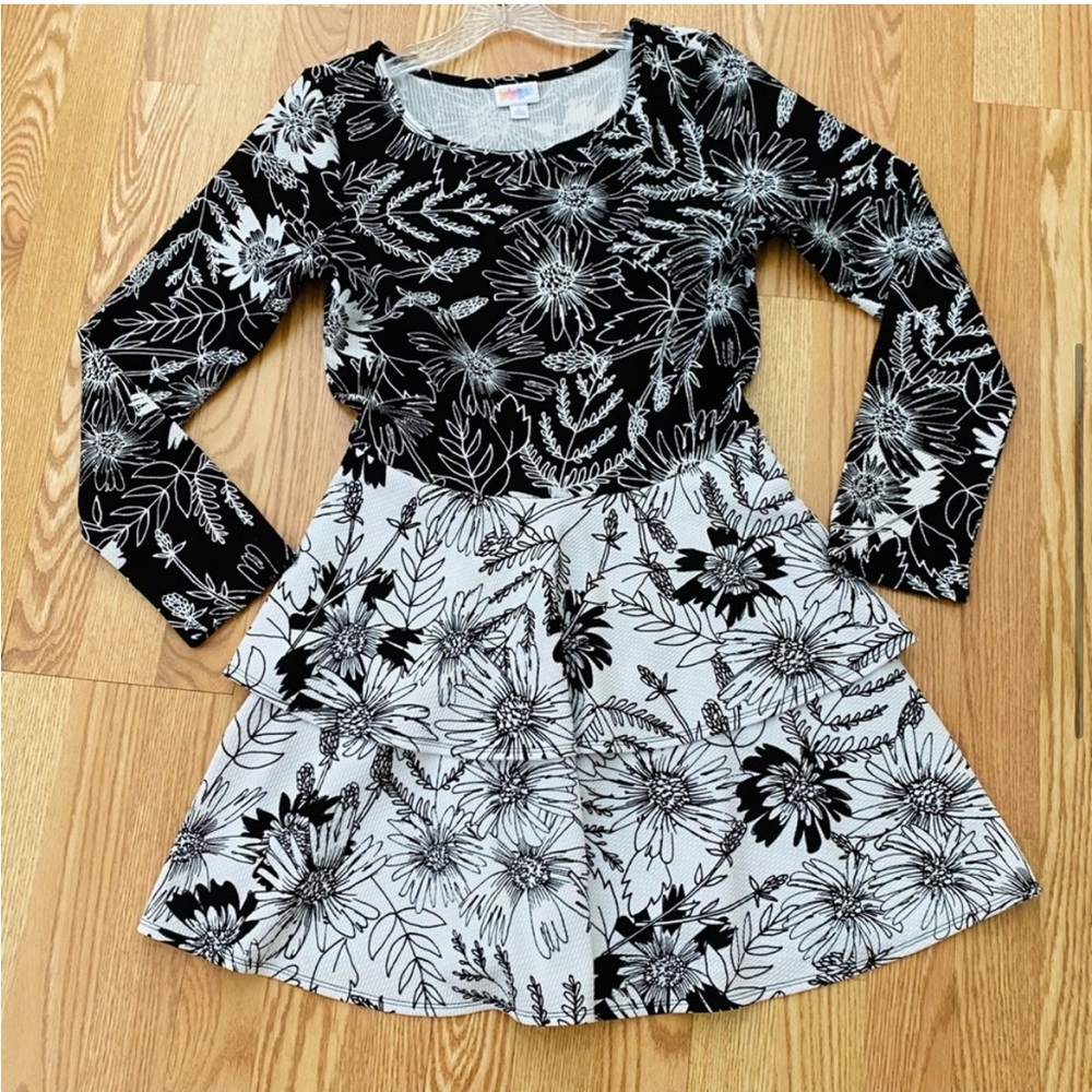 LULAROE 2 Tiered Black White Floral Long Sleeve dress